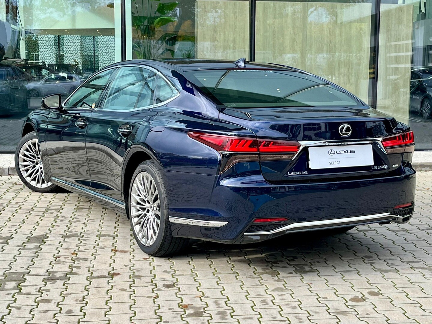 Lexus LS