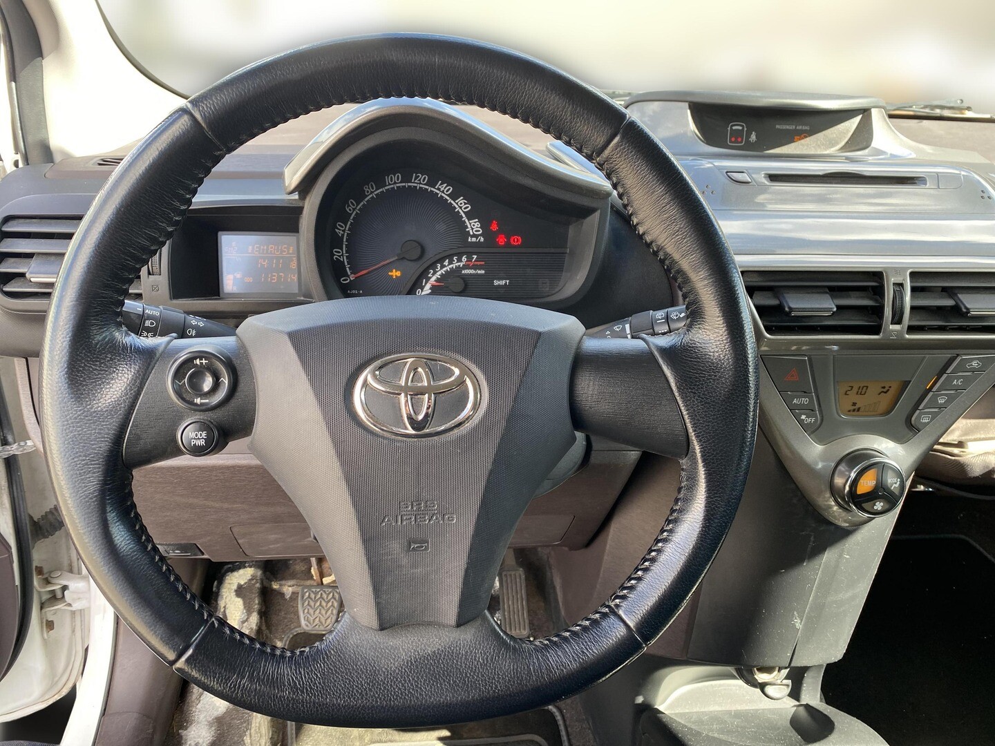 Toyota iQ