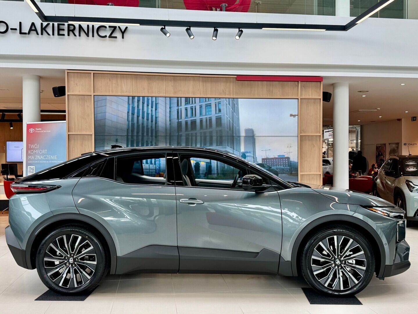 Toyota C-HR+