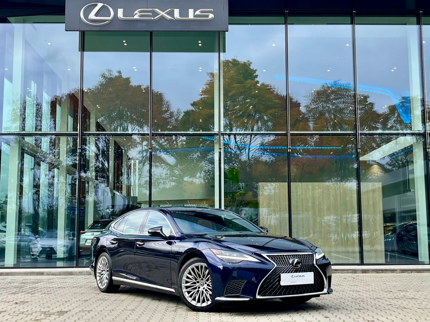 Lexus LS