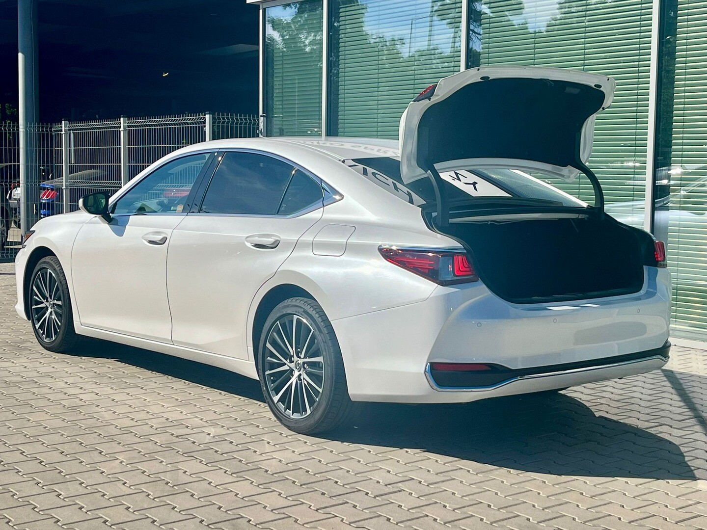 Lexus ES