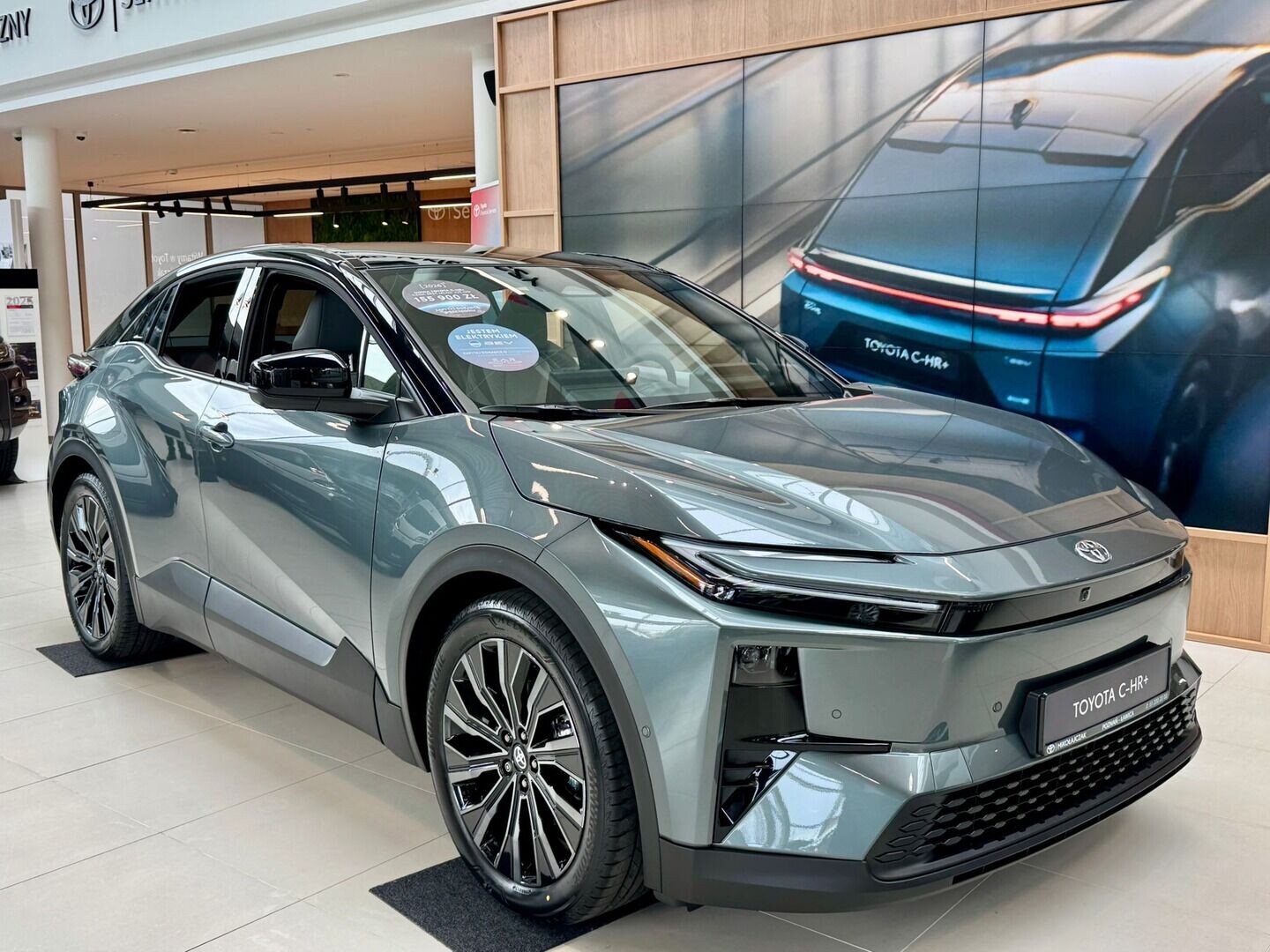 Toyota C-HR+